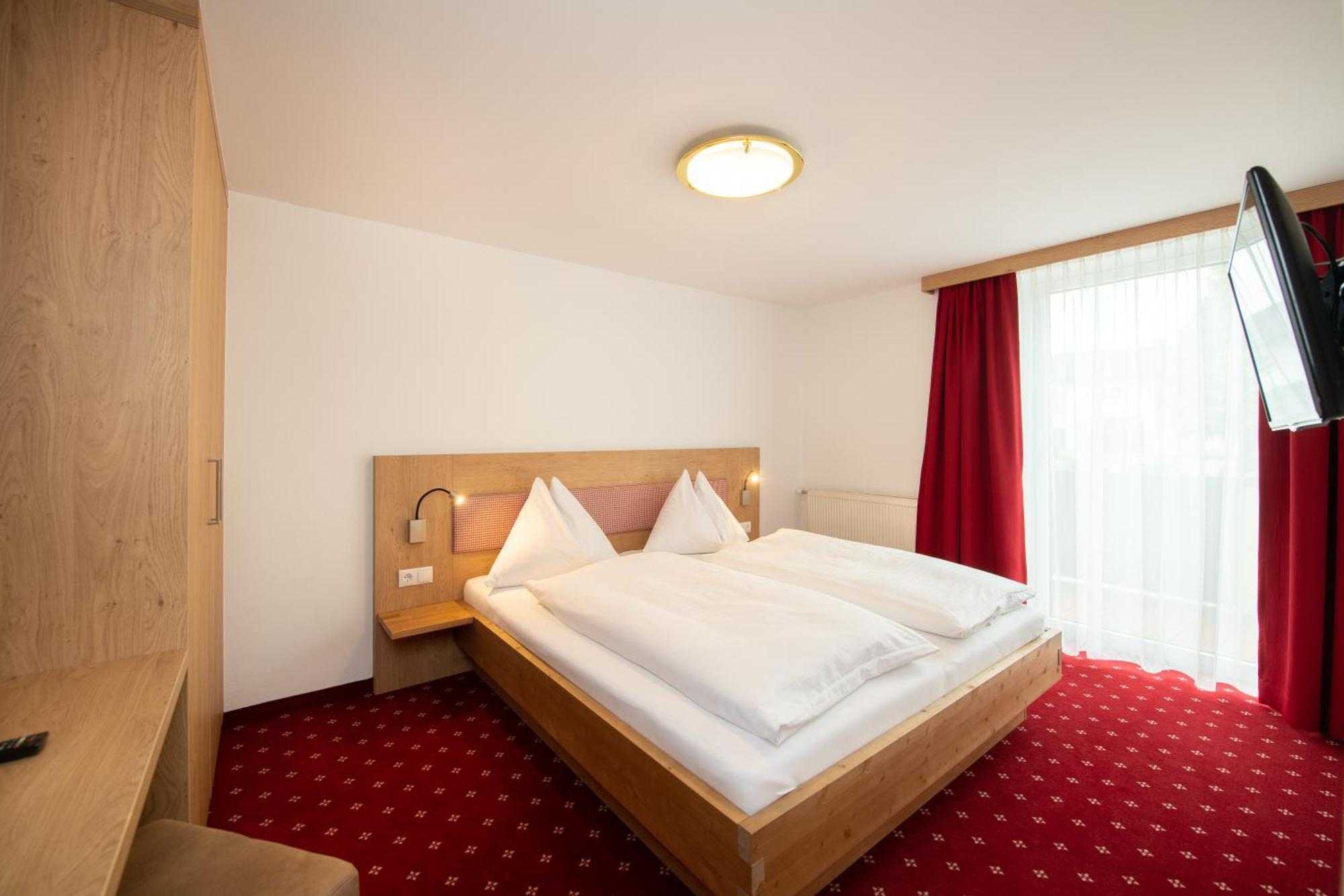 Hotel Gasthof Kroell - Inkl Nationalpark-Karte, 1 X Grossglockner Hochalpenstrasse Kostenlos, 1X Gerlos Alpenstrasse Kostenlos, Krimmler Wasserfaelle Kostenlos, Verschiedene Bergbahnen Kostenlos, Badesee Kostenlos, Bus & Zug Kostenlos, Genusskueche, Niedernsill Bagian luar foto