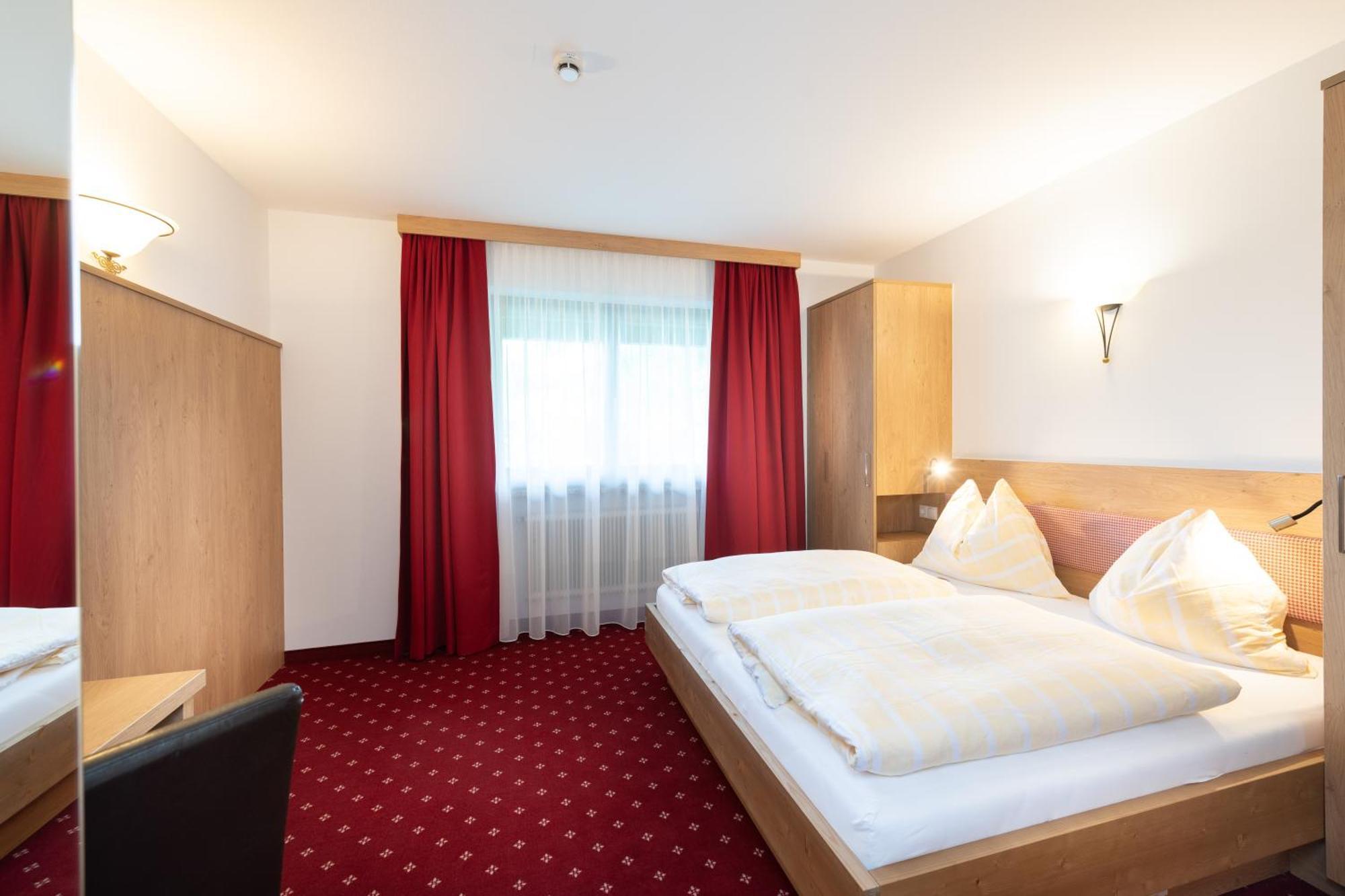 Hotel Gasthof Kroell - Inkl Nationalpark-Karte, 1 X Grossglockner Hochalpenstrasse Kostenlos, 1X Gerlos Alpenstrasse Kostenlos, Krimmler Wasserfaelle Kostenlos, Verschiedene Bergbahnen Kostenlos, Badesee Kostenlos, Bus & Zug Kostenlos, Genusskueche, Niedernsill Bagian luar foto