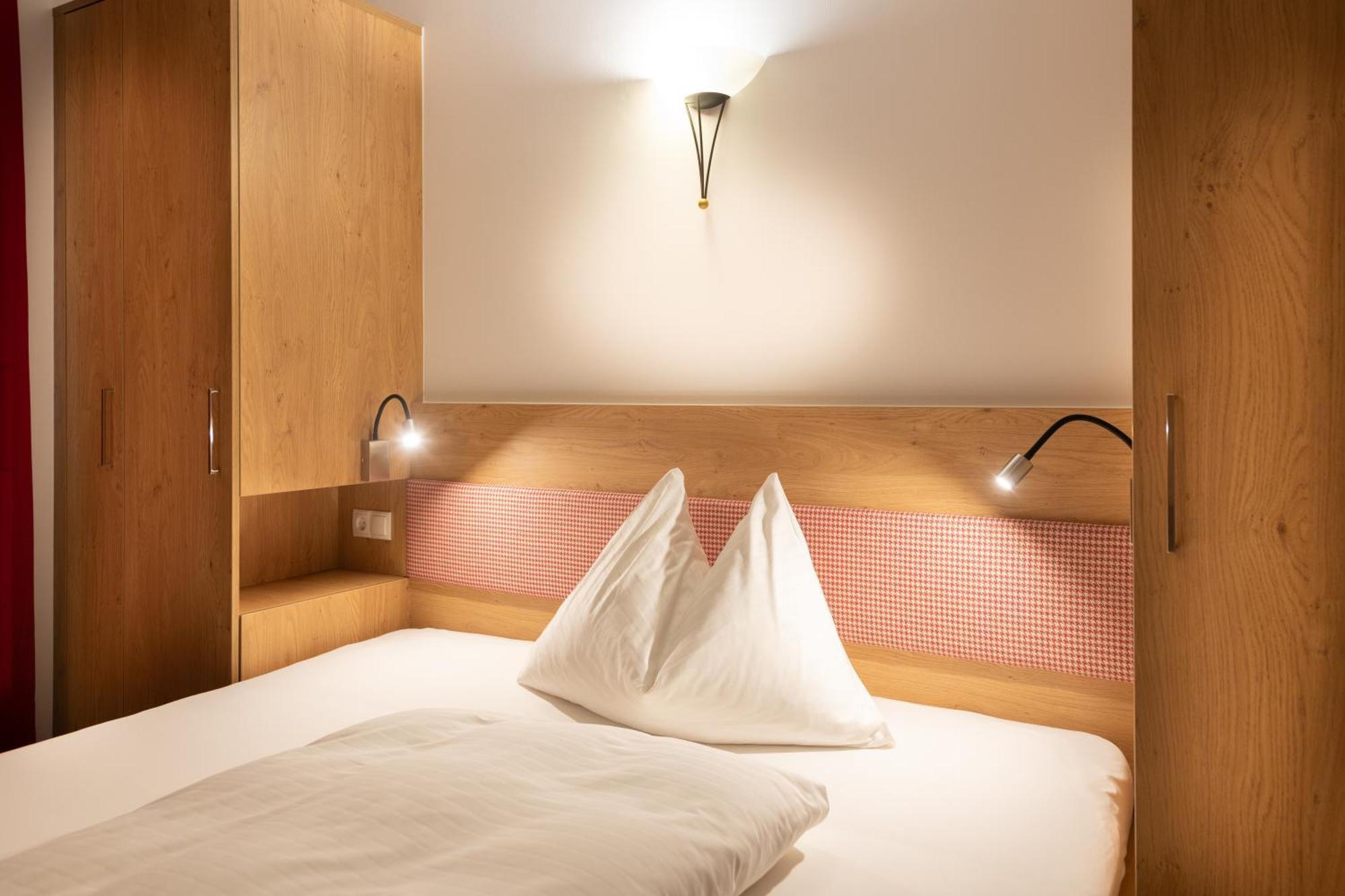 Hotel Gasthof Kroell - Inkl Nationalpark-Karte, 1 X Grossglockner Hochalpenstrasse Kostenlos, 1X Gerlos Alpenstrasse Kostenlos, Krimmler Wasserfaelle Kostenlos, Verschiedene Bergbahnen Kostenlos, Badesee Kostenlos, Bus & Zug Kostenlos, Genusskueche, Niedernsill Bagian luar foto
