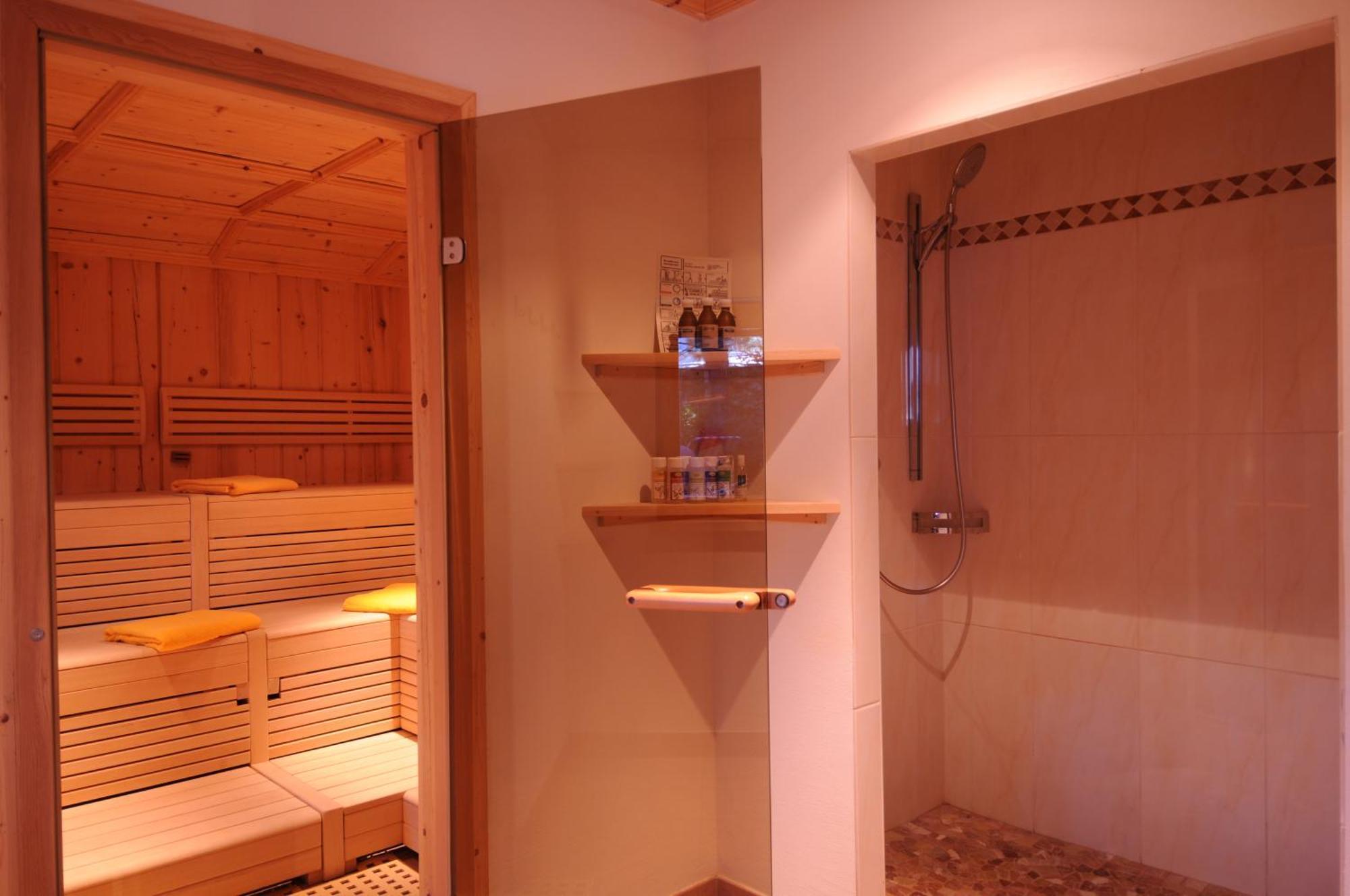 Hotel Gasthof Kroell - Inkl Nationalpark-Karte, 1 X Grossglockner Hochalpenstrasse Kostenlos, 1X Gerlos Alpenstrasse Kostenlos, Krimmler Wasserfaelle Kostenlos, Verschiedene Bergbahnen Kostenlos, Badesee Kostenlos, Bus & Zug Kostenlos, Genusskueche, Niedernsill Bagian luar foto